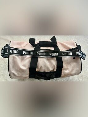 Puma Pink/Black Logo Strap Gym Duffle tote great exterior condition - see pics